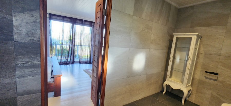 To Let 4 Bedroom Property for Rent in Glencairn Heights Western Cape